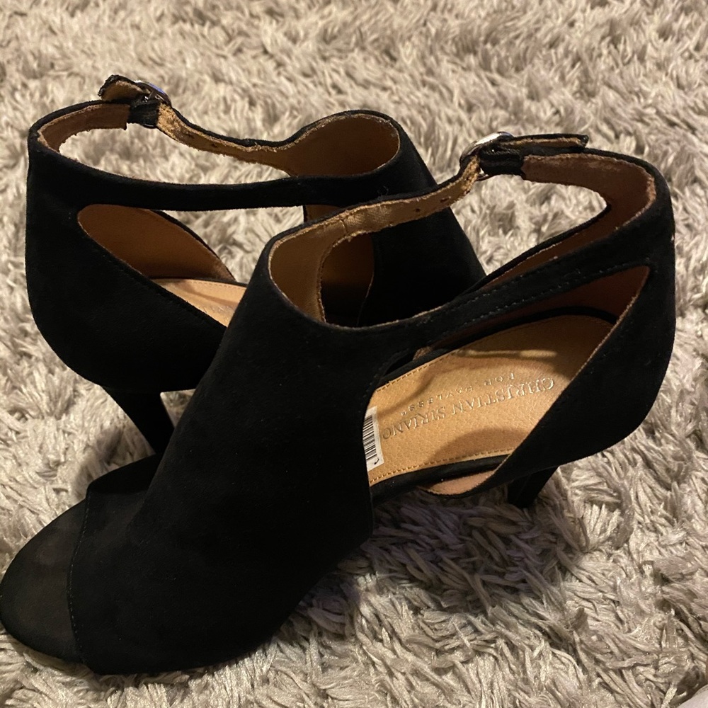 Heels - Picture 3 of 3